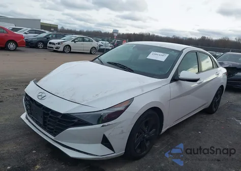2022 Hyundai Elantra Sel z USA, uszkodzony, nr VIN 5NPLM4AG5NH065974